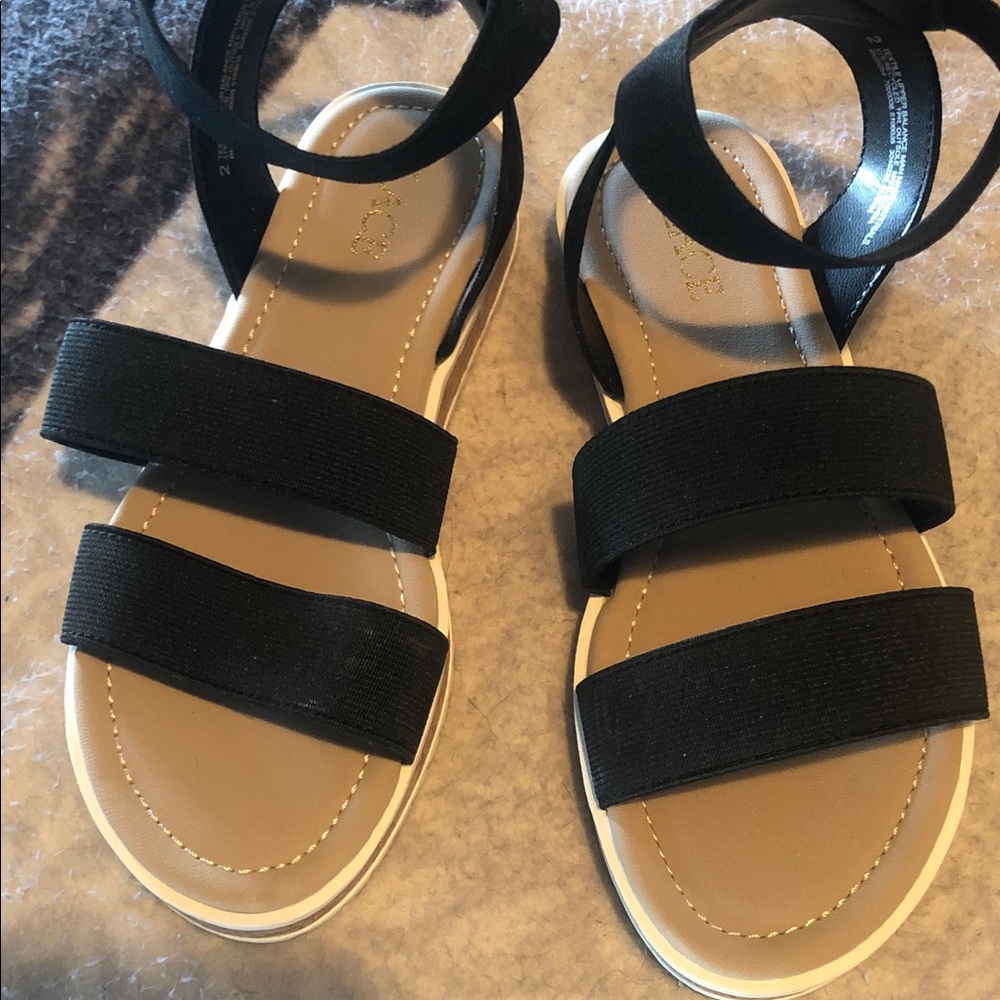 The Children's Place Black Elastic Strap Sandals